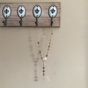 Cute gold necklace from icing!